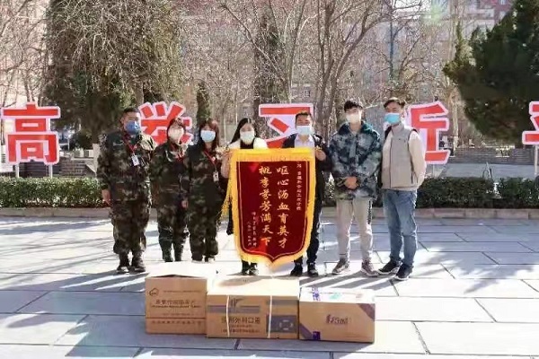 春暉遍澤桃李樹，碩果滿掛瓊瑤枝！