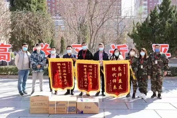 春暉遍澤桃李樹，碩果滿掛瓊瑤枝！