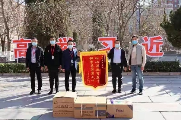 春暉遍澤桃李樹，碩果滿掛瓊瑤枝！