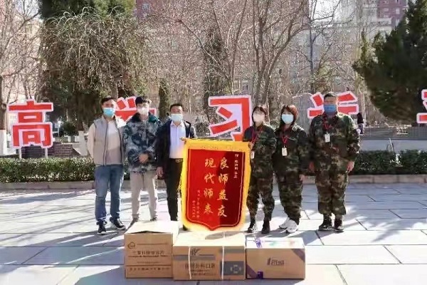 春暉遍澤桃李樹，碩果滿掛瓊瑤枝！