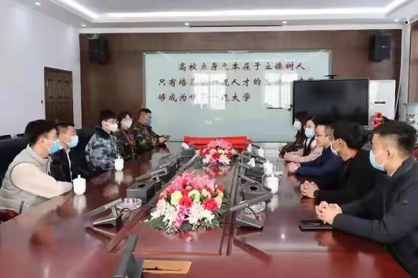 春暉遍澤桃李樹，碩果滿掛瓊瑤枝！
