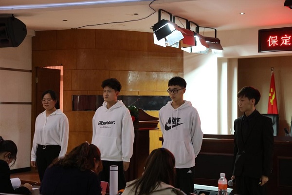 2022年3月26日14點，第十二屆全國大學生電子商務“創(chuàng)新、創(chuàng)意及創(chuàng)業(yè)”挑戰(zhàn)賽保定理工學院校賽決賽在一教211報告廳順利舉行。