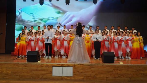 “青春孕育無限希望，青年創(chuàng)造美好明天”大型合唱會圓滿落幕！