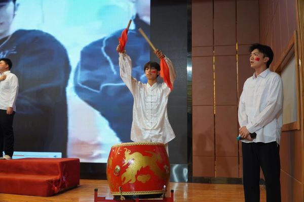 “青春孕育無限希望，青年創(chuàng)造美好明天”大型合唱會圓滿落幕！