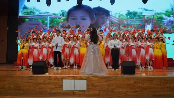 “青春孕育無限希望，青年創(chuàng)造美好明天”大型合唱會圓滿落幕！