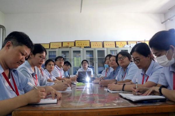 加強師德師風(fēng)建設(shè)，發(fā)揮教師黨員先鋒模范作用——我院教師黨員積極開展師德師風(fēng)學(xué)習(xí)活動