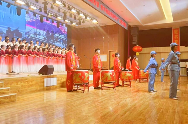 保定理工學(xué)院||管理學(xué)院||我校舉辦“青春孕育無限希望，青年創(chuàng)造美好明天”大型合唱會