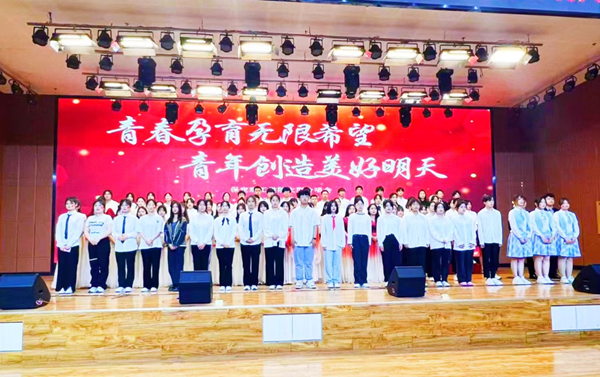 保定理工學(xué)院||管理學(xué)院||我校舉辦“青春孕育無限希望，青年創(chuàng)造美好明天”大型合唱會