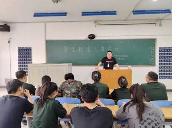 保定理工學(xué)院‖管理學(xué)院‖我院召開第13周學(xué)院工作例會(huì)