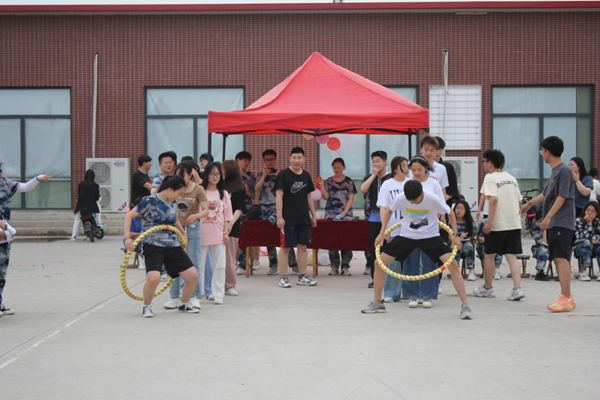 保定理工學(xué)院‖管理學(xué)院‖我院舉辦“運(yùn)動(dòng)青春，快樂(lè)無(wú)限”趣味運(yùn)動(dòng)會(huì)