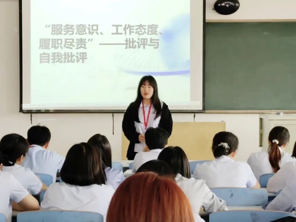保定理工學(xué)院||管理學(xué)院||我院教師在“服務(wù)意識(shí)、工作態(tài)度、履職盡責(zé)”大討論民主生活會(huì)展開批評(píng)與自我批評(píng)
