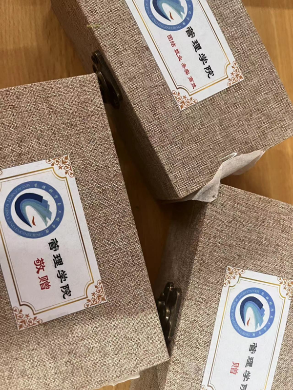 保定理工學(xué)院‖管理學(xué)院‖暖心服務(wù)，助力2023屆畢業(yè)生走好大學(xué)生涯的最后一公里
