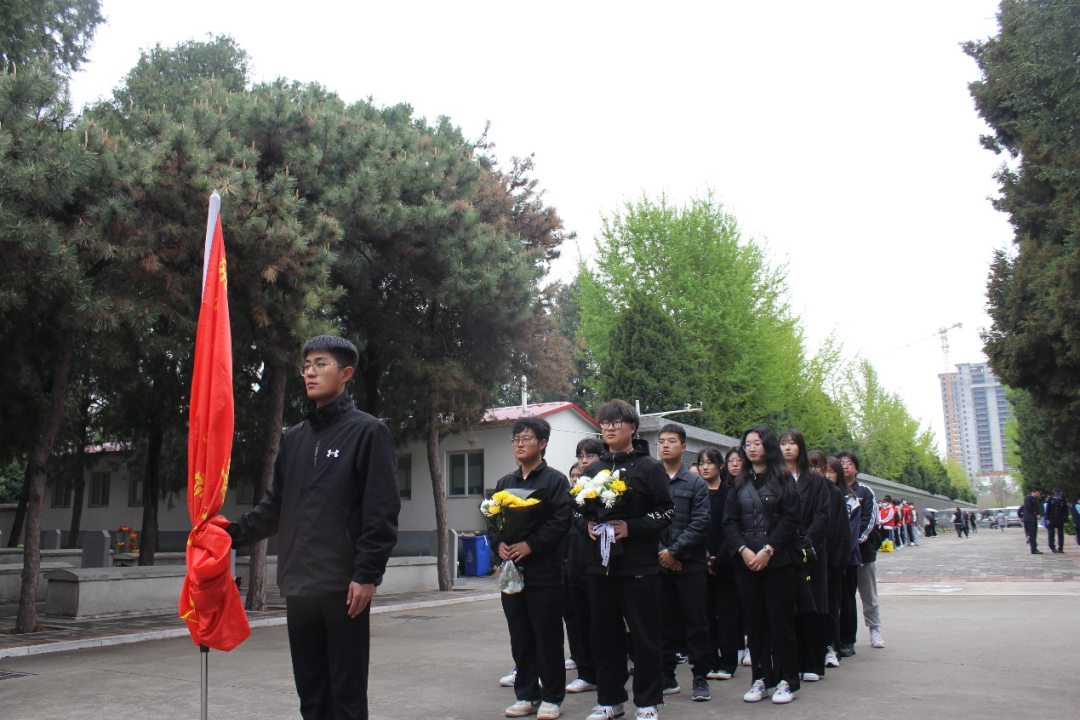保定理工學院|管理學院|憶苦思甜祭烈士，風起清明表哀思
