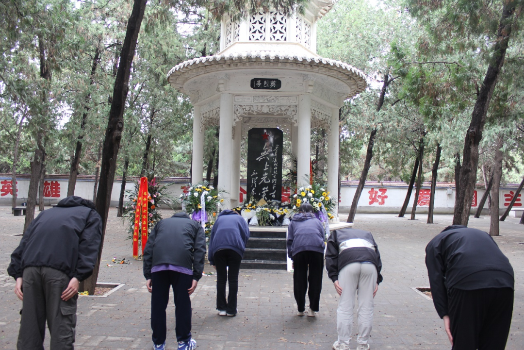 保定理工學院|管理學院|憶苦思甜祭烈士，風起清明表哀思