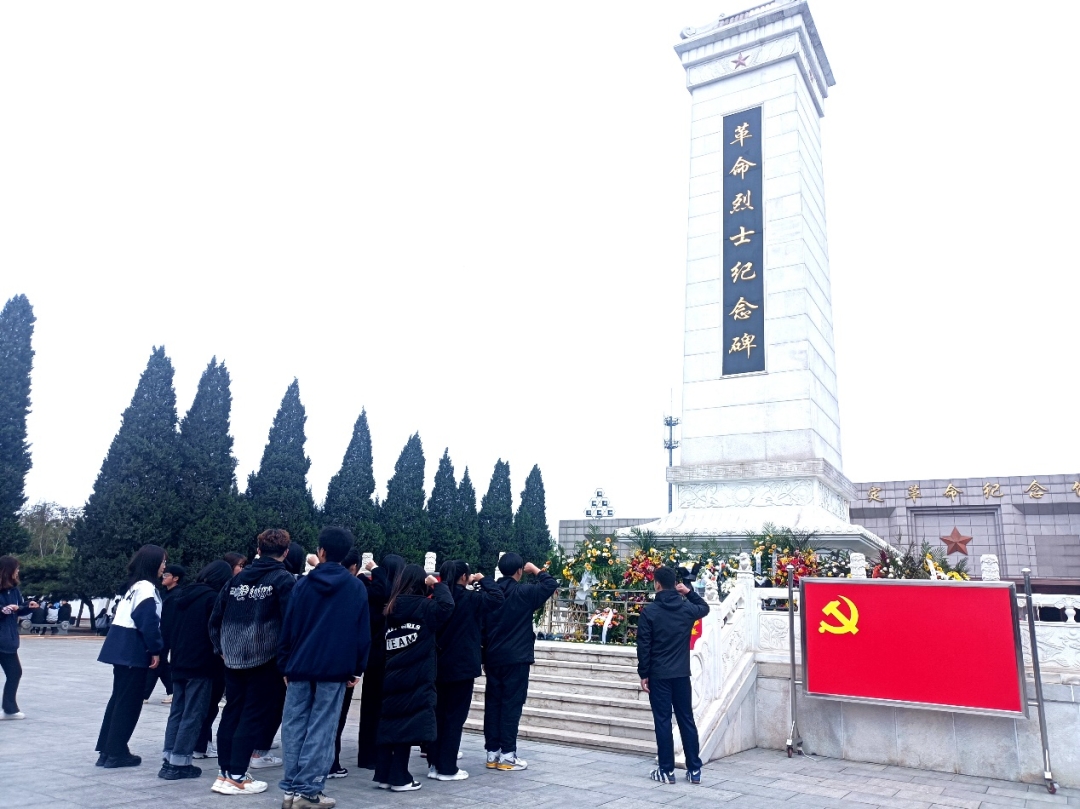 保定理工學院|管理學院|憶苦思甜祭烈士，風起清明表哀思
