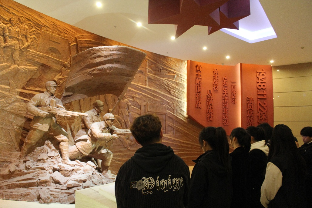 保定理工學院|管理學院|憶苦思甜祭烈士，風起清明表哀思