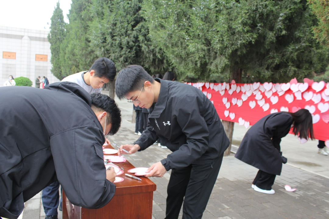 保定理工學院|管理學院|憶苦思甜祭烈士，風起清明表哀思