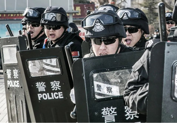 保定理工學院‖管理學院‖赤膽忠心，讓我們向中國人民警察致敬！