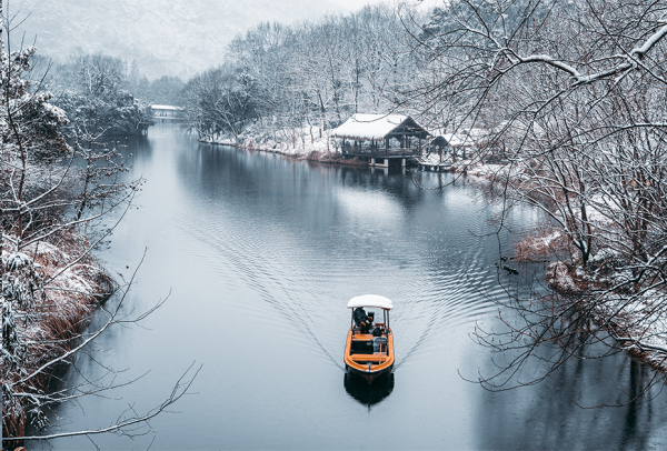保定理工學(xué)院||管理學(xué)院||冬雪蒼茫，防寒保暖要注意！