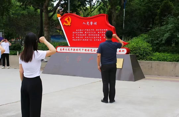 保定理工學(xué)院||管理學(xué)院||叮咚，你有一篇校園介紹請(qǐng)查收！