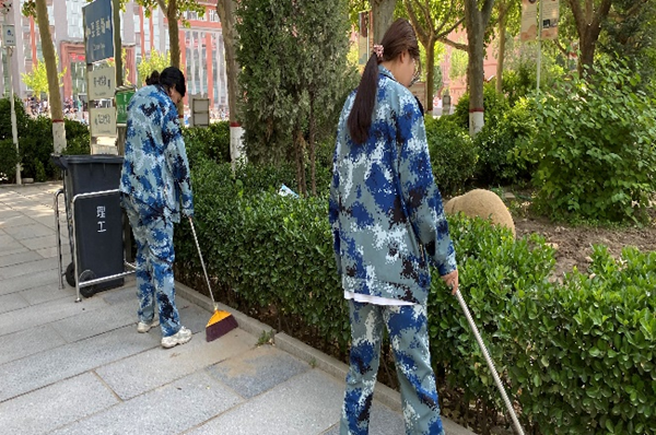 勞動教育|保定理工學院|管理學院|我院開展“垃圾不落地，校園更美麗”校園清潔活動
