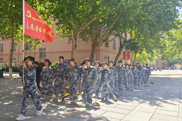 勞動教育|保定理工學院|管理學院|我院開展“垃圾不落地，校園更美麗”校園清潔活動