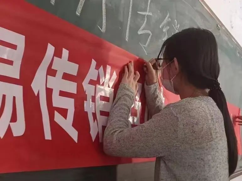 保定理工學(xué)院與蓮池區(qū)高校辦、區(qū)市場(chǎng)監(jiān)督局合作開展反傳銷教育宣傳活動(dòng)