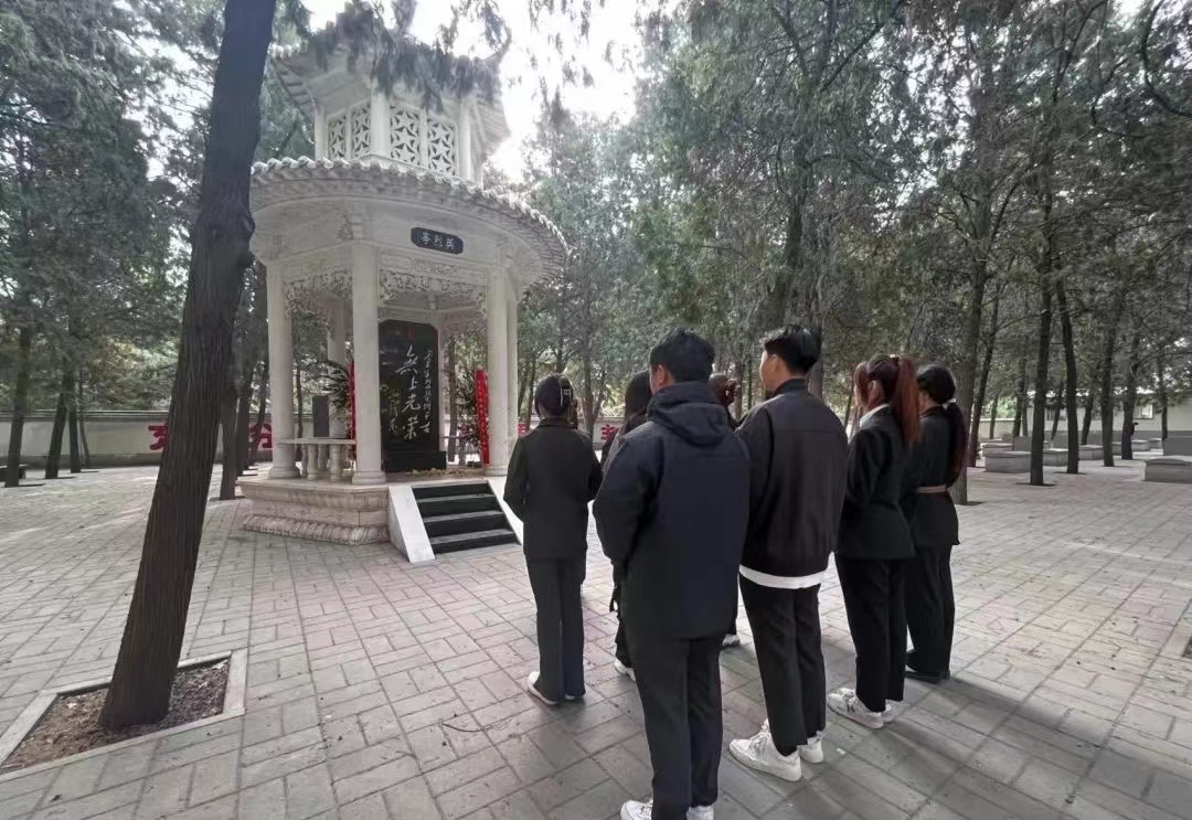 保理會計(jì)學(xué)院緬懷革命烈士,繼承先烈遺志