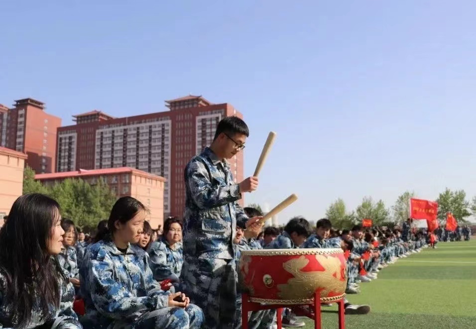 保理會(huì)計(jì)學(xué)院以隊(duì)列會(huì)操比賽為始,共著你我青春華章