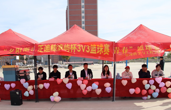 體育|保定理工學(xué)院|管理學(xué)院|“夕陽(yáng)漸沉灑熱汗，少年不疲逐青春”籃球比賽圓滿結(jié)束
