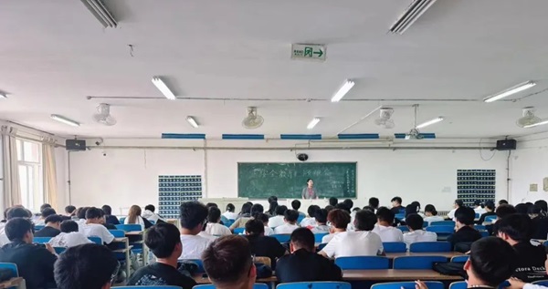 安全教育|保定理工學院|管理學院|平安過國慶，安全需謹記