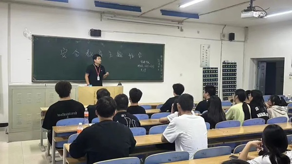 安全教育|保定理工學院|管理學院|平安過國慶，安全需謹記