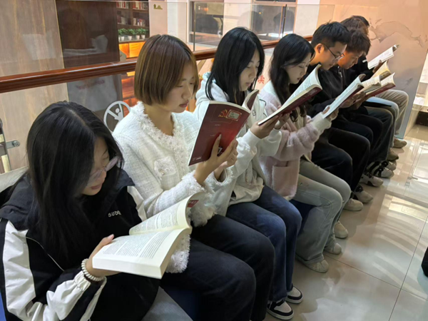 團日活動|保定理工學院|管理學院|追尋紅色記憶，傳承革命精神