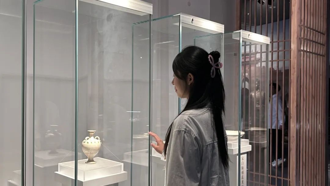 保定理工學(xué)院經(jīng)濟(jì)學(xué)院組織學(xué)生前往保定市博物館開展“尋訪追憶崢嶸路，實(shí)踐奮斗顯擔(dān)當(dāng)”愛國(guó)主義教育實(shí)踐活動(dòng)