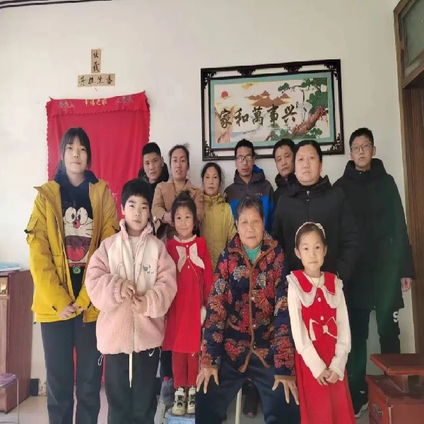 福滿共團(tuán)圓，定格幸福家——經(jīng)濟(jì)學(xué)院開展“曬團(tuán)圓·秀幸福”最美全家福征集活動