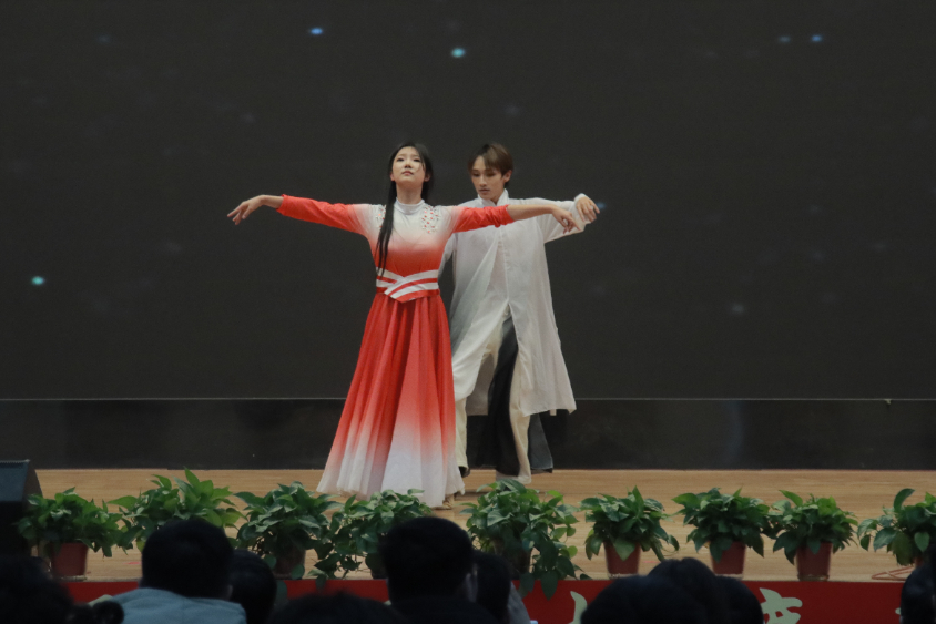 砥礪深耕展碩果 挺膺擔當新時代||保定理工學(xué)院2024年度學(xué)生表彰大會勝利召開