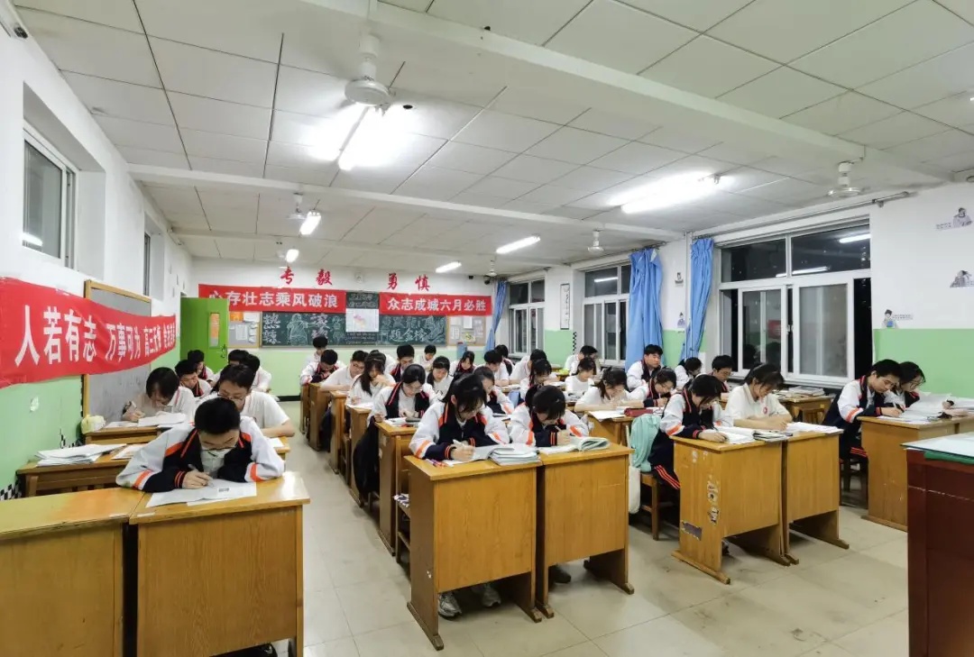 保定理工學院經(jīng)濟學院“寒假母校行”社會實踐活動（八）