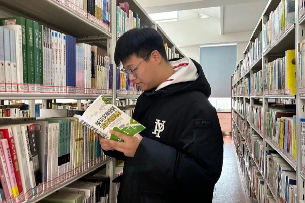 保定理工學院經濟學院:圖書館里的自律風景,學風與感恩教育的生動實踐