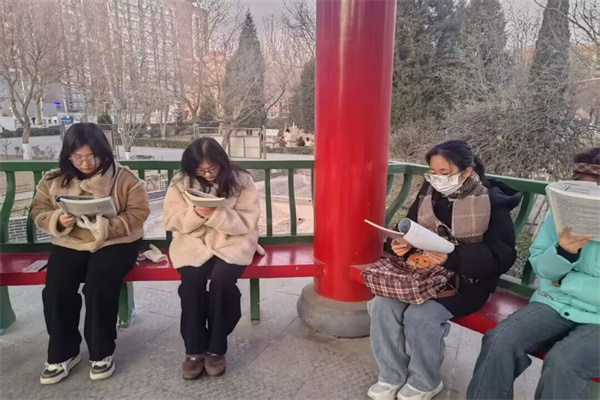 保定理工學(xué)院經(jīng)濟(jì)學(xué)院：晨讀風(fēng)尚起，學(xué)風(fēng)建設(shè)與養(yǎng)成教育并進(jìn)