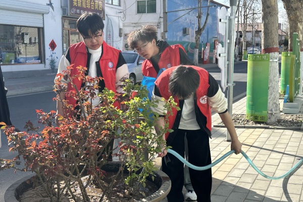 【青春筑夢(mèng)，志愿逐光】保定理工學(xué)院經(jīng)濟(jì)學(xué)院青年志愿者服務(wù)隊(duì)走進(jìn)東小莊村開展志愿服務(wù)活動(dòng)