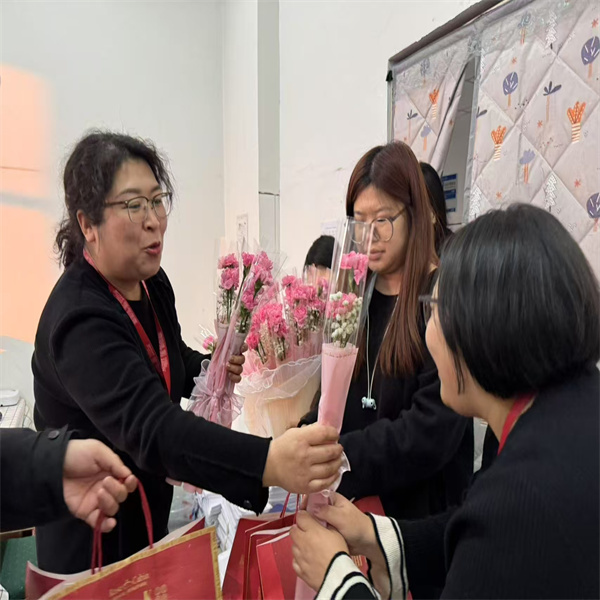 “聚巾幗風采，綻經濟芳華”經濟學院舉辦慶?！叭恕眹H勞動婦女節(jié)活動
