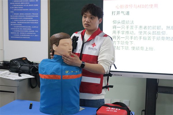 【急救賦能，護(hù)航賽道】保定理工學(xué)院經(jīng)濟(jì)學(xué)院2025保馬醫(yī)療保障專項(xiàng)技能培訓(xùn)會(huì)圓滿結(jié)束