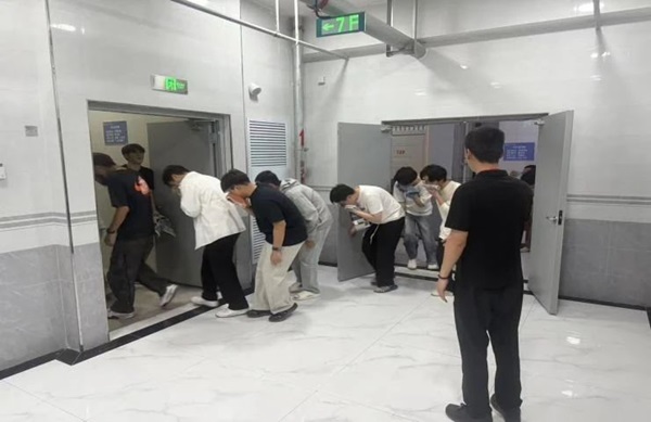 消防演練|保定理工學院|管理學院|生命至上，以練筑防